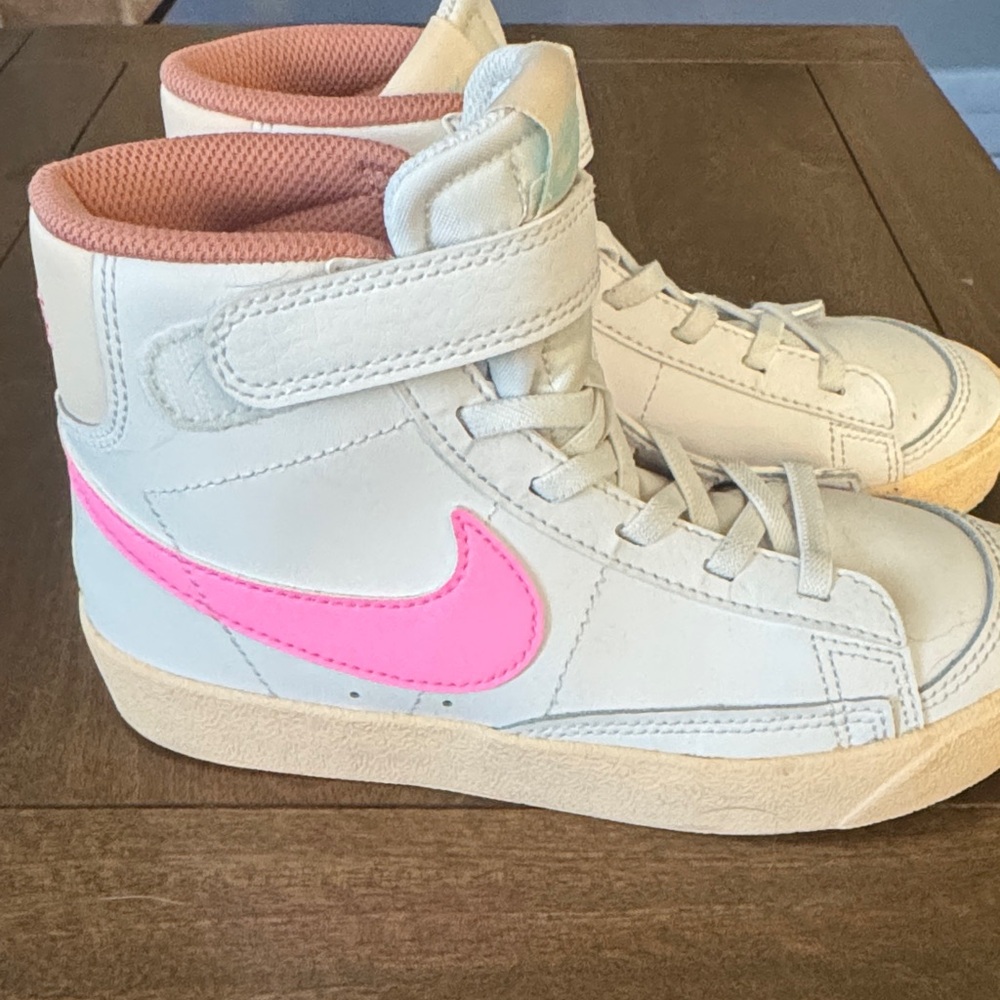 Nike Kids Sneakers - Cream and Pink